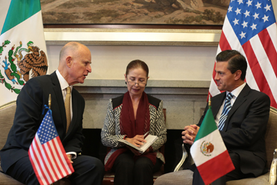 Governor Brown meets privately with President Enrique Peña Nieto (R).