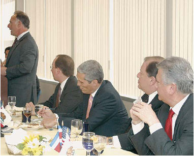 Pictured (left to right): California Chamber President Allan Zaremberg (at podium); John Murphy, U.S. Chamber; Ambassador Jose Guillermo Castillo of Guatemala; Barry Sedlik, undersecretary, Business, Transportation and Housing Agency; Ambassador Tomás Duenas of Costa Rica.