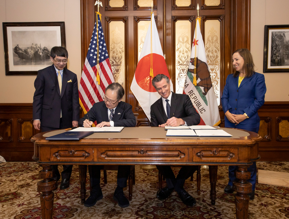 Memorandum of Cooperation signed between CaliforniaGovernor Gavin Newsom and Japanese Ambassador Koji Tomita in March 2022